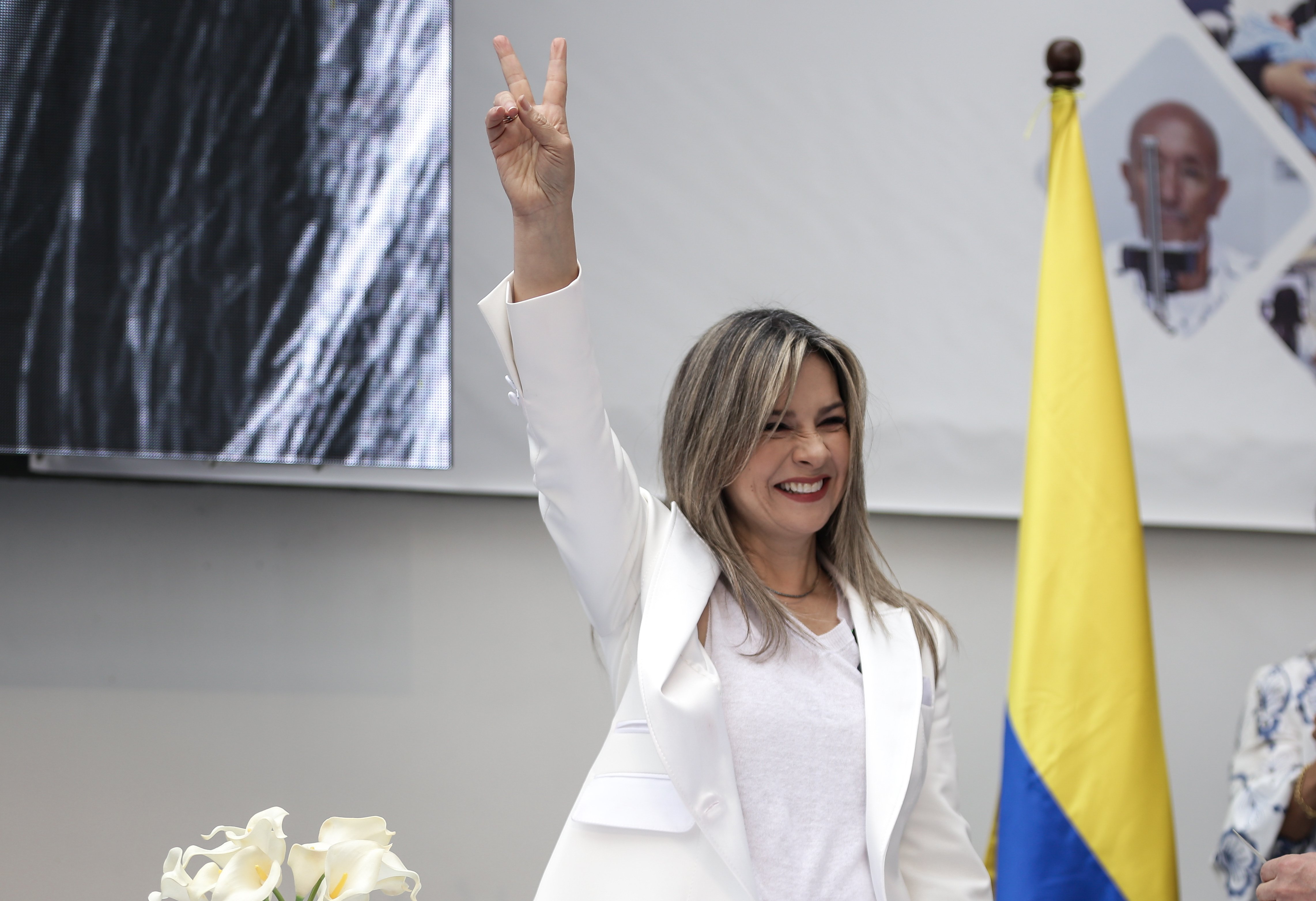 POLÍTICA-RIFIRRAFE VICKY DÁVILA 2